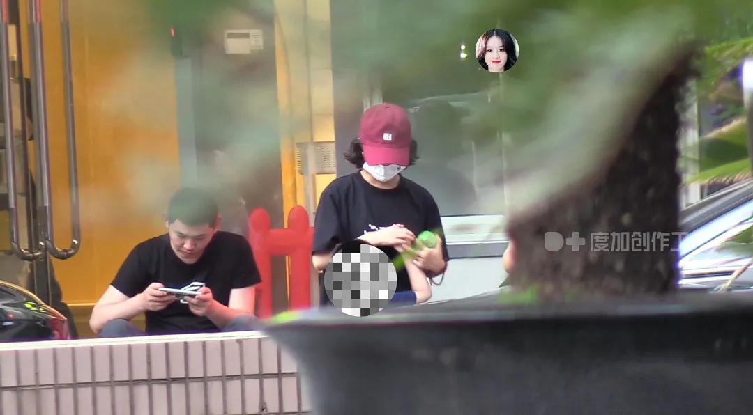 赵丽颖最近因为个人性格问题陷入了舆论风波，甚至被传有大量粉丝脱粉。然而，她似乎并