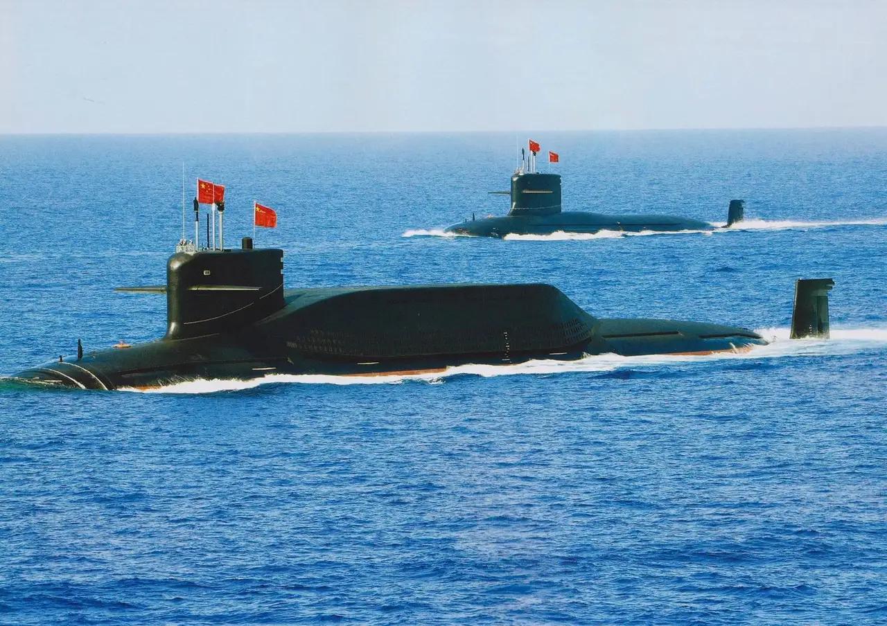 日本防卫省最近有点忙。短短几天之内，接连发布了好几份公告，镜头对准的都是同一片海