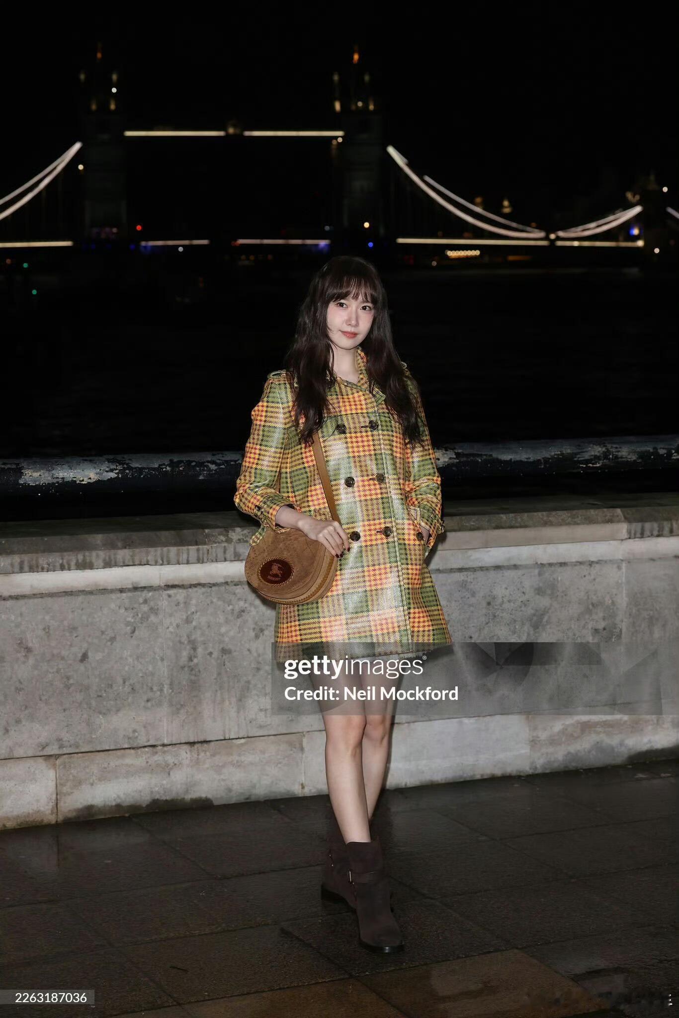 林允儿伦敦时装周Burberry大秀G社生图，状态很好，但感觉允儿不是很适合齐刘