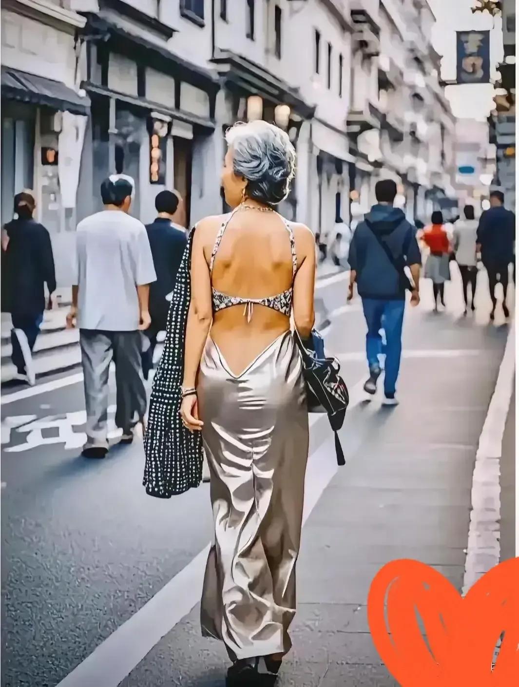 女人穿衣服
多半是让别人看的
这样的打扮
如果没有人欣赏
如果没有回头率
岂不枉