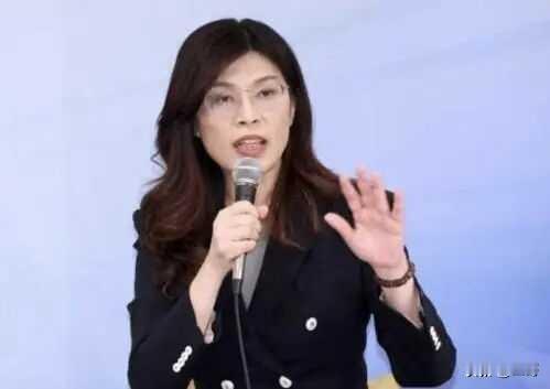 郑丽文被问"败选就辞？"她一个字没接，转头干了件更狠的事
 
国民党主席郑丽文最