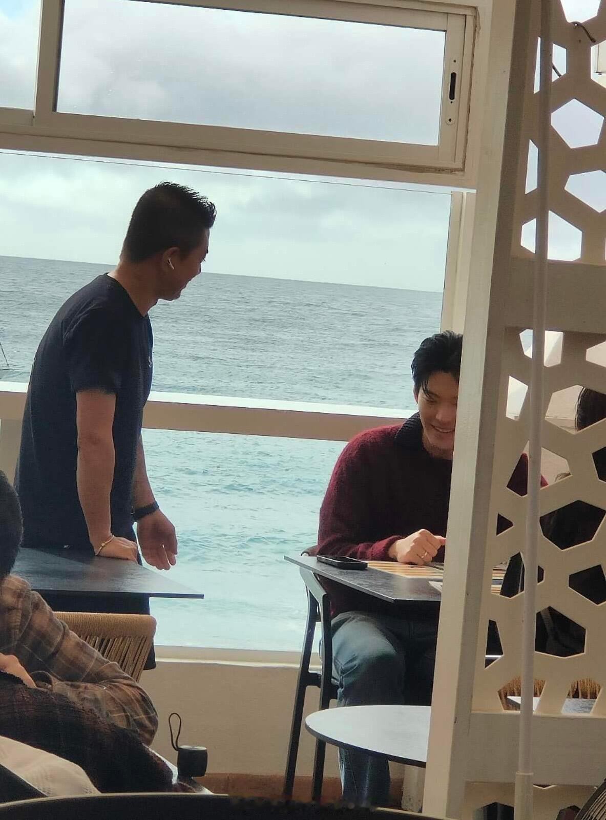 网友偶遇金宇彬申敏儿国外度蜜月网友西班牙偶遇金宇彬申敏儿度蜜月 新婚夫妇这个幸福