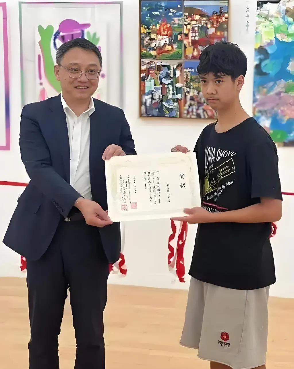 2025年7月，郑钧与刘芸14岁的儿子Jagger画作惊艳亮相艺术展。其作品色彩