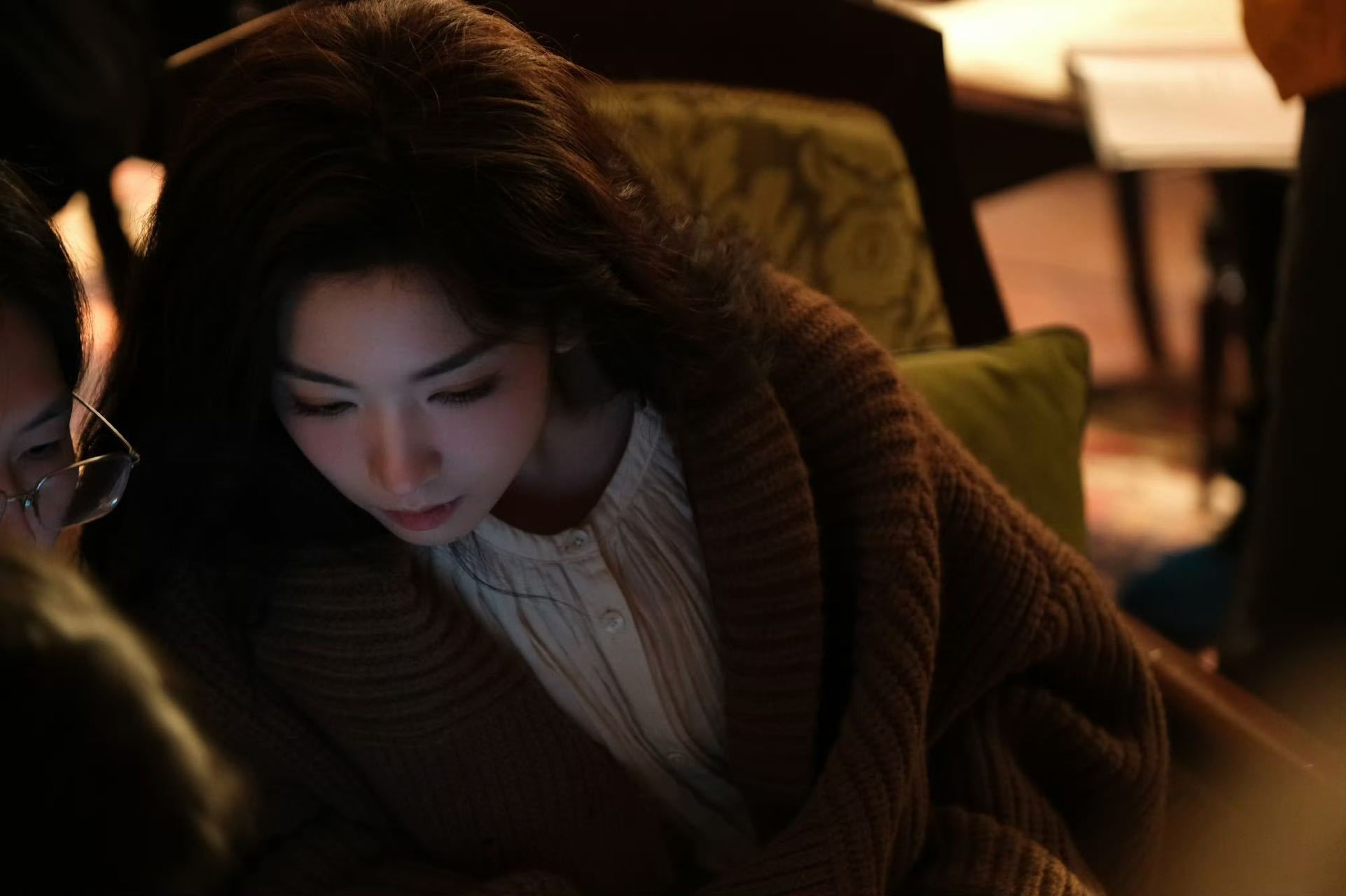 代露娃落魄画家的反差感谁懂啊娃姐这次真的杀疯了！明明是落魄潦倒的画家造型，看着又