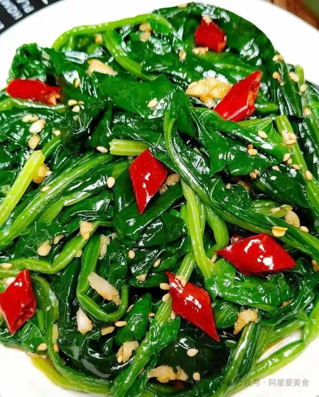 凉拌菠菜：【食材】菠菜，蒜末，干辣椒，芝麻。【做法】1. 调个料汁：蒜末、干辣椒