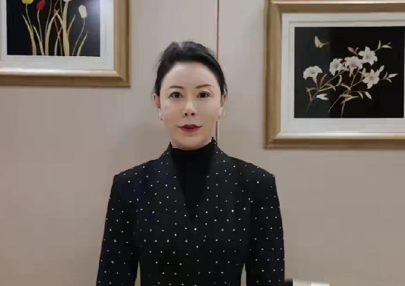 “最美女区长” 于媛媛栽了！


于媛媛的事情有点唏嘘。
于媛媛当上副区长不到一