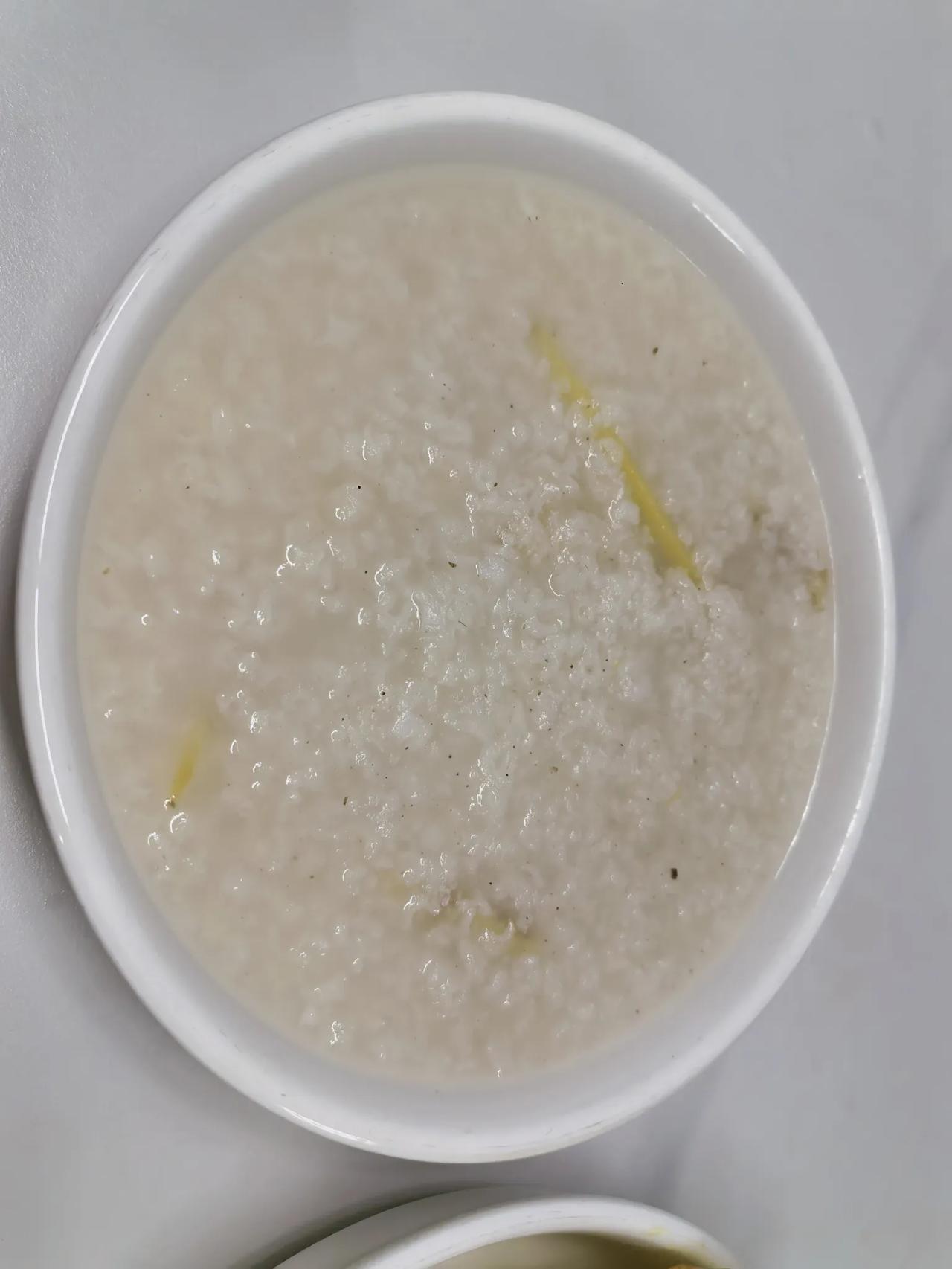 我发现了：为什么现在钱赚着赚着却没了
1、 三十年前，吃在厂里，住在厂里，福利好