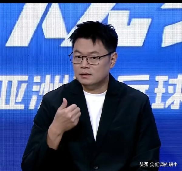 侯英超老师意难平！
相信昨天看亚锦赛男单决赛的球迷，都发现了这点，比赛都结束了，