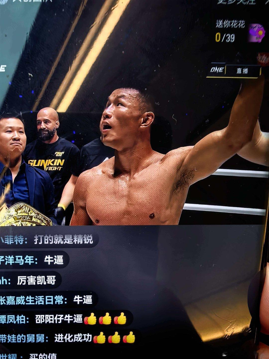 One冠军赛，唐凯ko对手卫冕冠军！坐着高铁看了场视觉盛宴！唐凯赢了！优势获胜！