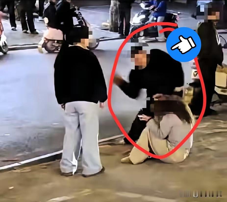 有后台的直接动手，没后台的才会找警方理论？

河南一对夫妻当街暴打未成年女孩，已