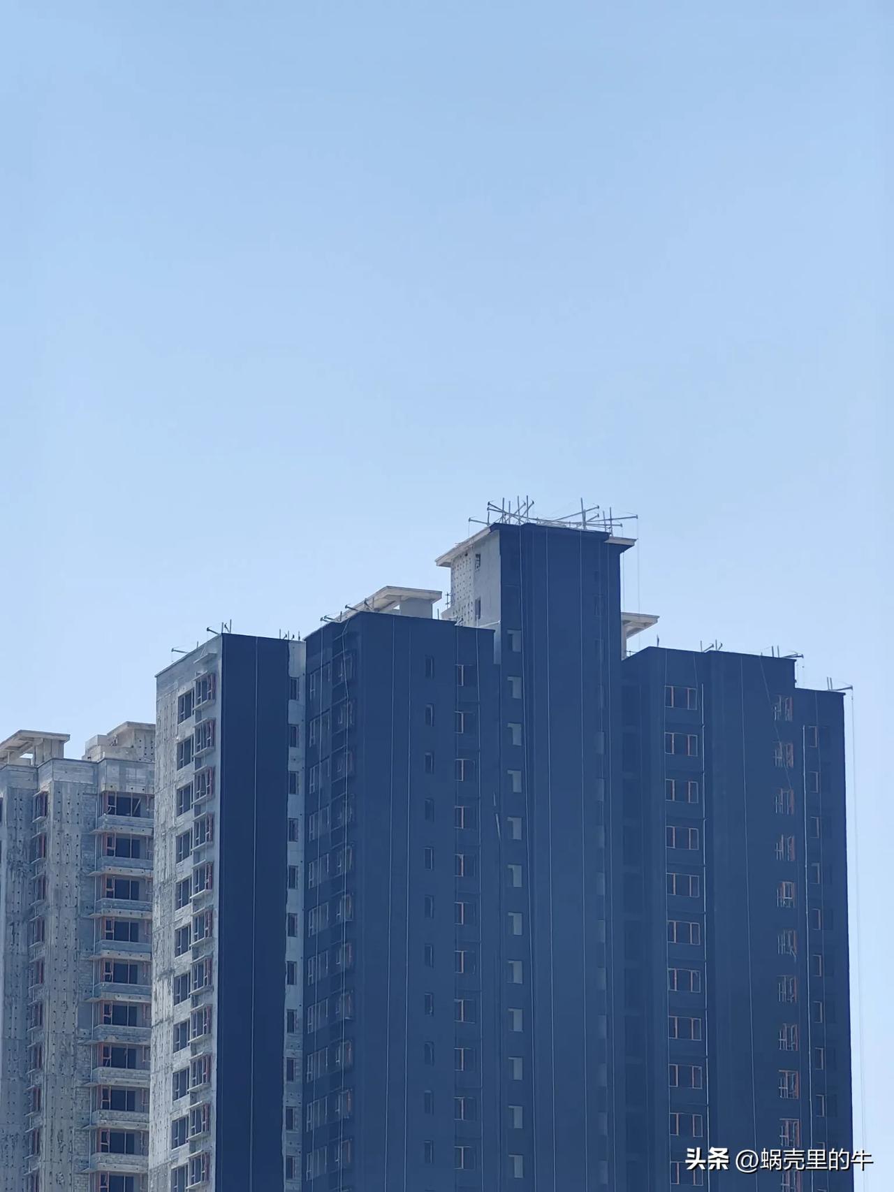 西安市棚改项目也不例外[what]
大家发现没有？
今年好多棚改安置楼都是干干停