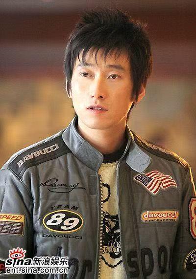 20年前的男歌手顶流来披荆斩棘了从前荧幕上沉稳深情的实力唱将，如今在饭桌玩转各类