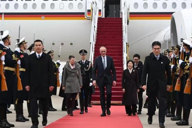 昨晚，日本《共同社》发文:“北京选择默茨访华前夕对日企管控，分化日德的意图明显，