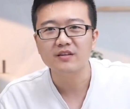 莱维的脸，被范姝涵打的啪啪响！

昨天覃予萱输给阿库拉，
杨屹韵输给巴特拉，
莱
