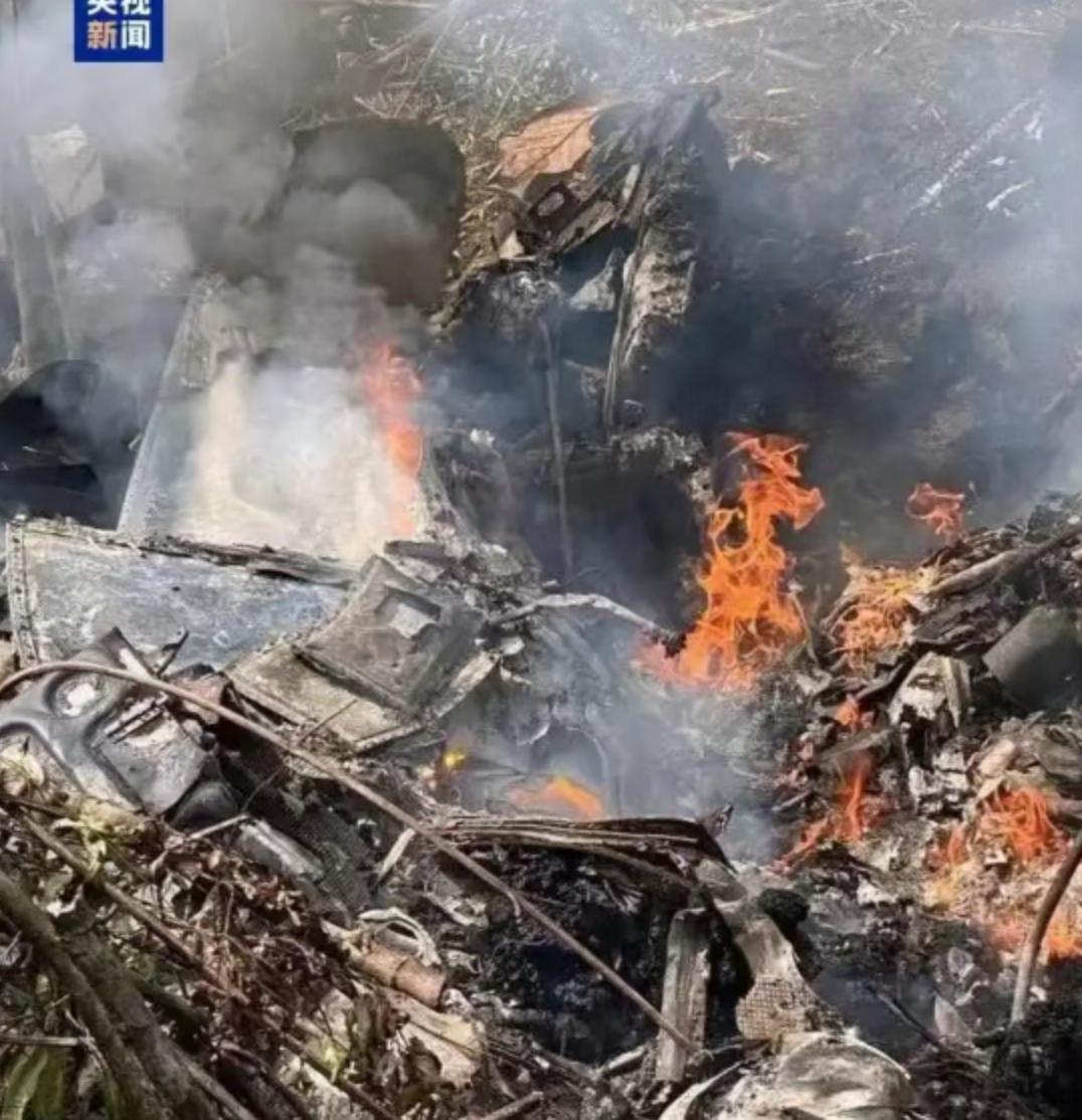 天灾与人祸的交织：当救援直升机坠毁在台风肆虐的菲律宾
当地时间11月4日，当台风