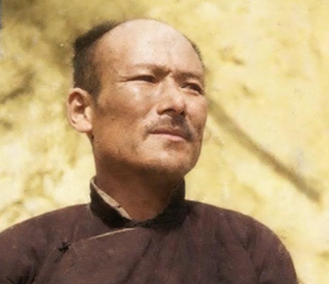 1947年， 胡宗南占领延安 后，被俘变节的公安局科长韩继恩，一张罕见的留影，照