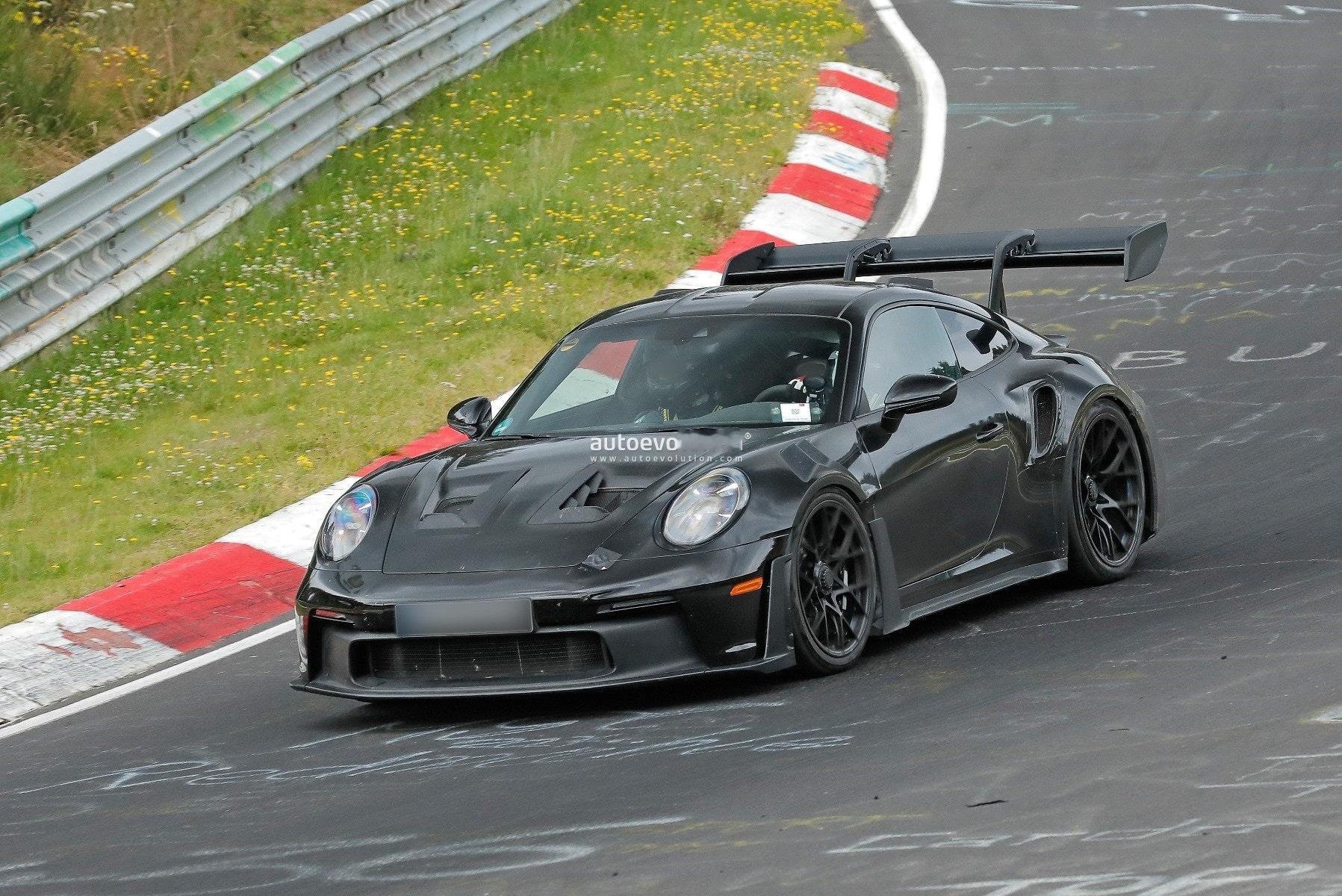 911 GT3RS即将迎来中期改款最近全新的911 GT3RS在纽博格林赛道进行