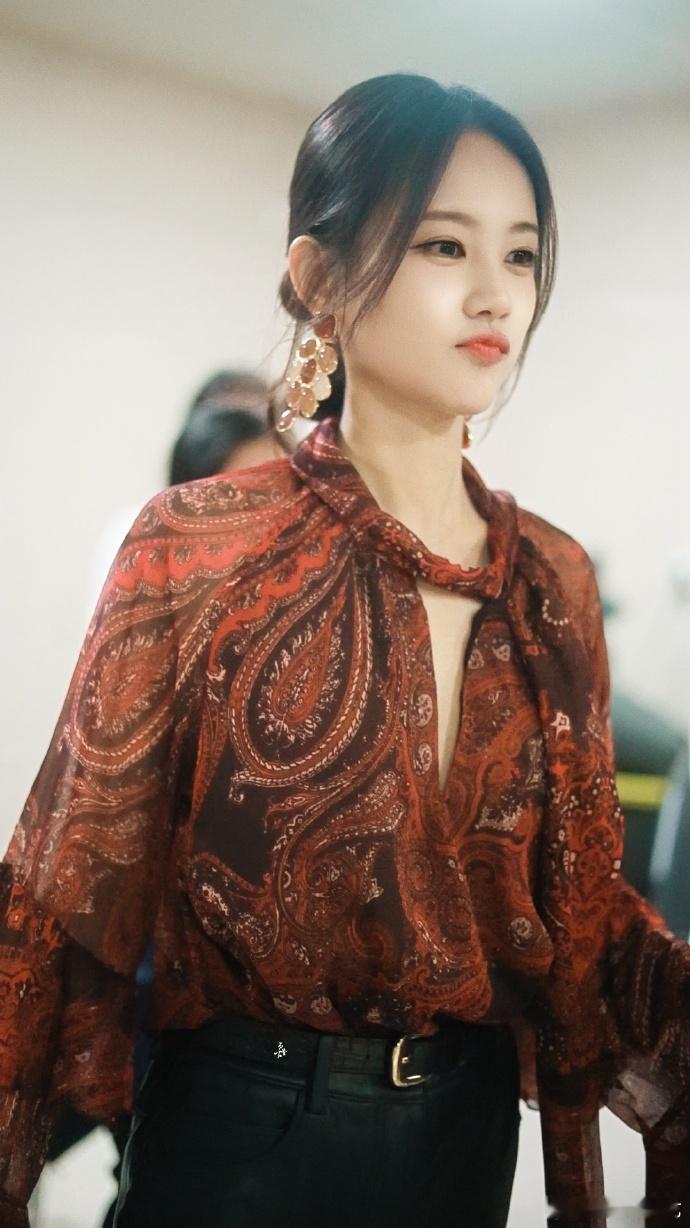 李一桐回应美人余造型  的确这一回李一桐回应《美人余》造型，真的很真诚呀，而且我