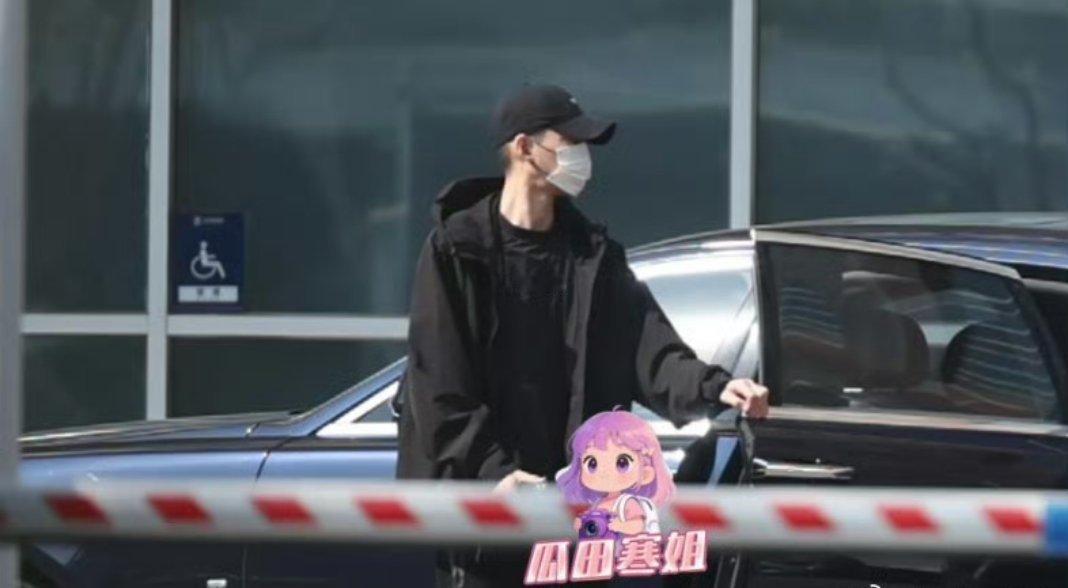 大乌龙！张翰现身移民局被猜跑路，一句话霸气澄清
 
张翰回应去移民局 话题直接炸