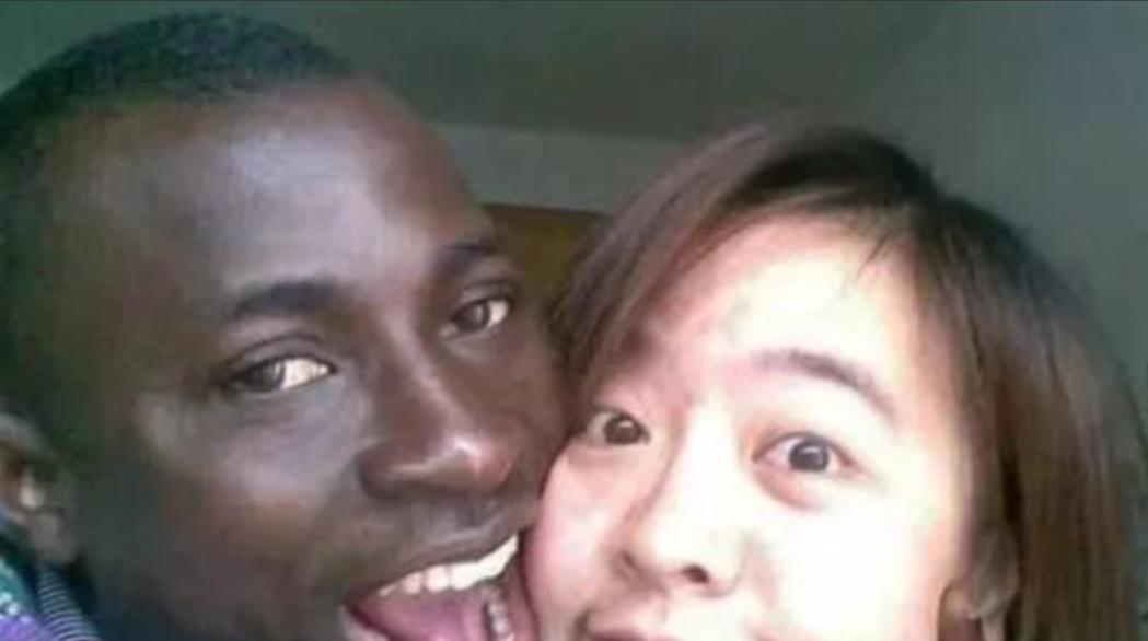 2002年，武汉一女大学生遭老师追问，是否与黑人留学生有过关系。

这句话像一把