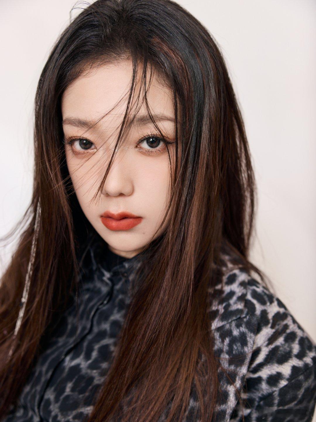 #硬糖少女303##希林娜依高# 今日份糖妹新鲜物料希林娜依高17号音乐仓库工作