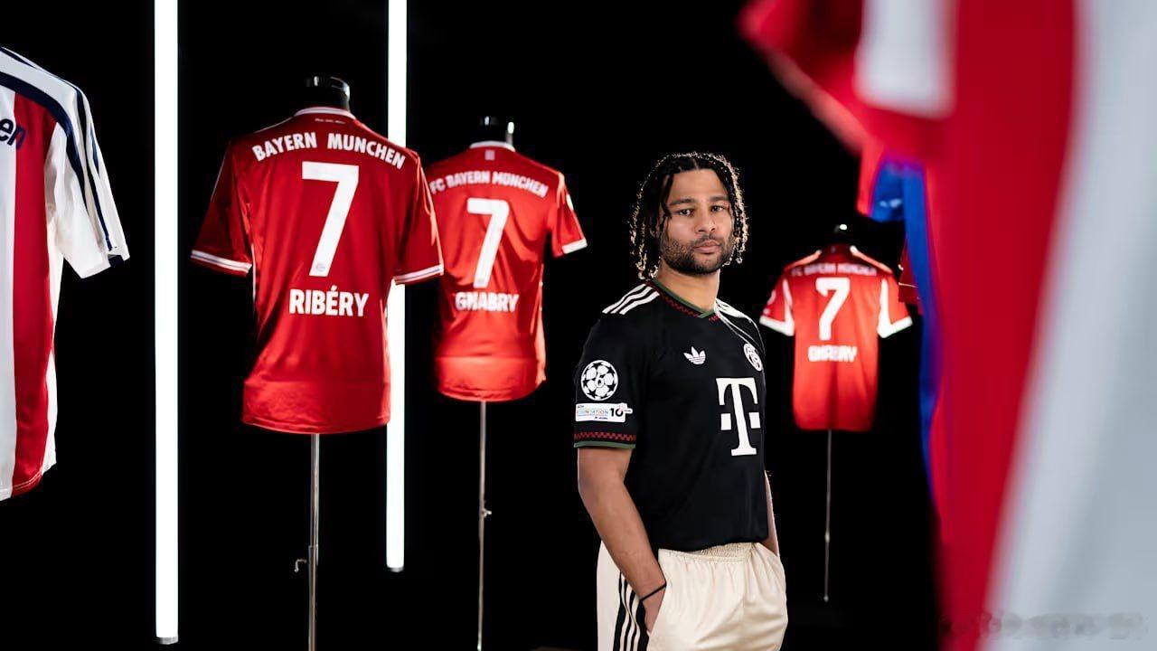 🎙️塞爾吉·格納布里：“我很高興能夠繼續為拜仁慕尼黑效力數年。談判過程非常順利