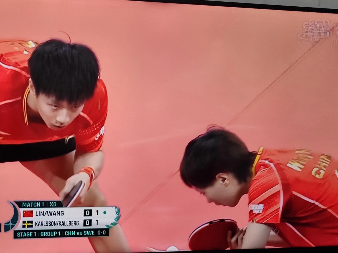 尴尬了！瑞典队苦战三盘0分收场。
成都混合团体世界杯首轮:中国8-0瑞典。
第一