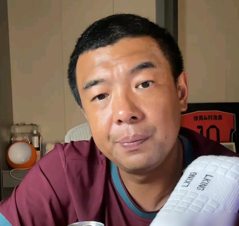 昔日国脚徐亮一番言论，引爆了国内足坛舆论场：这名接受过我指导的少年，注定是加盟巴