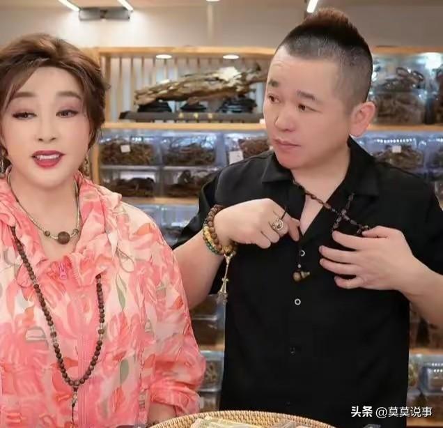 刘晓庆不愧是演过武则天的女人，就算外界怎么评论她和古柯的关系，依然动摇不了她对每