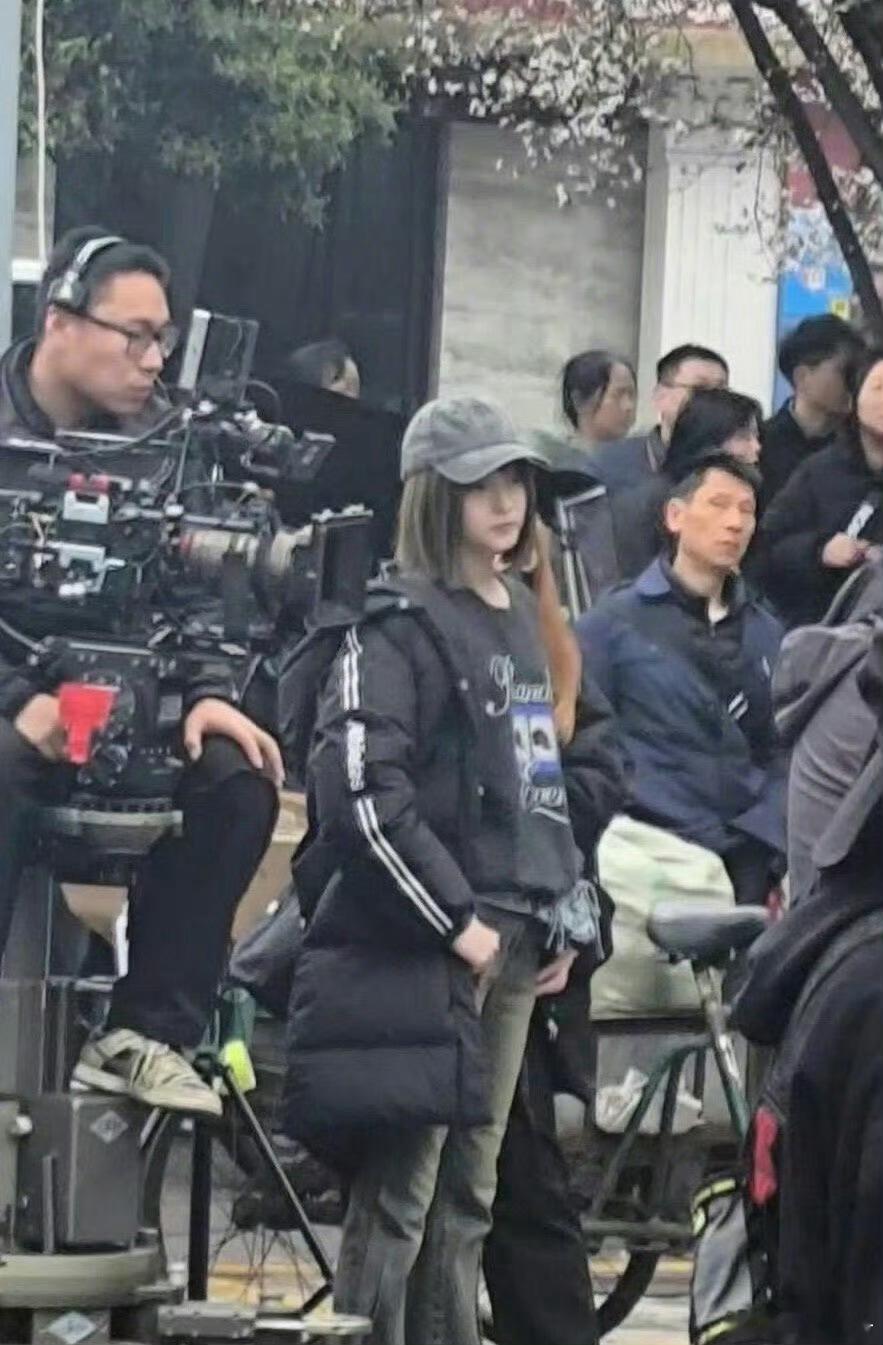 据说这才是线下肉眼看关晓彤的样子，天呐，好精致的五官！ ​​​