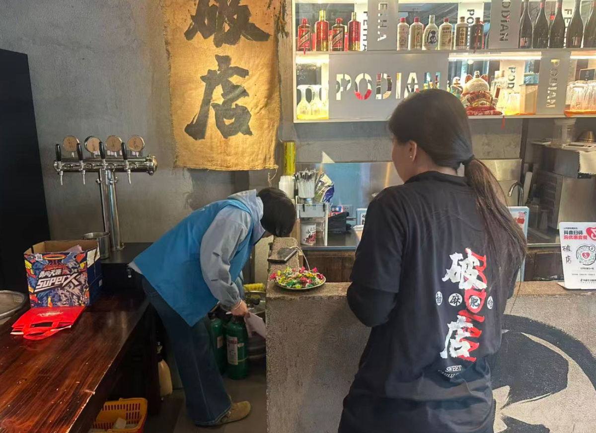 颍河西路社区严查食消两类风险，抓实油烟常态管护