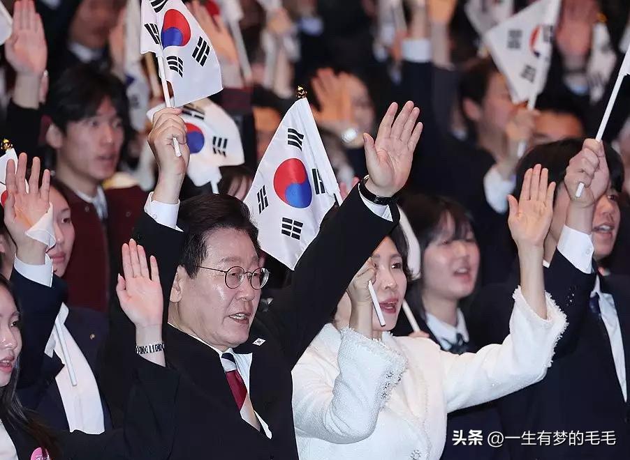 3月1日，韩国李在明总统出席第107周年三一节纪念仪式，全程强调国民团结，并以行