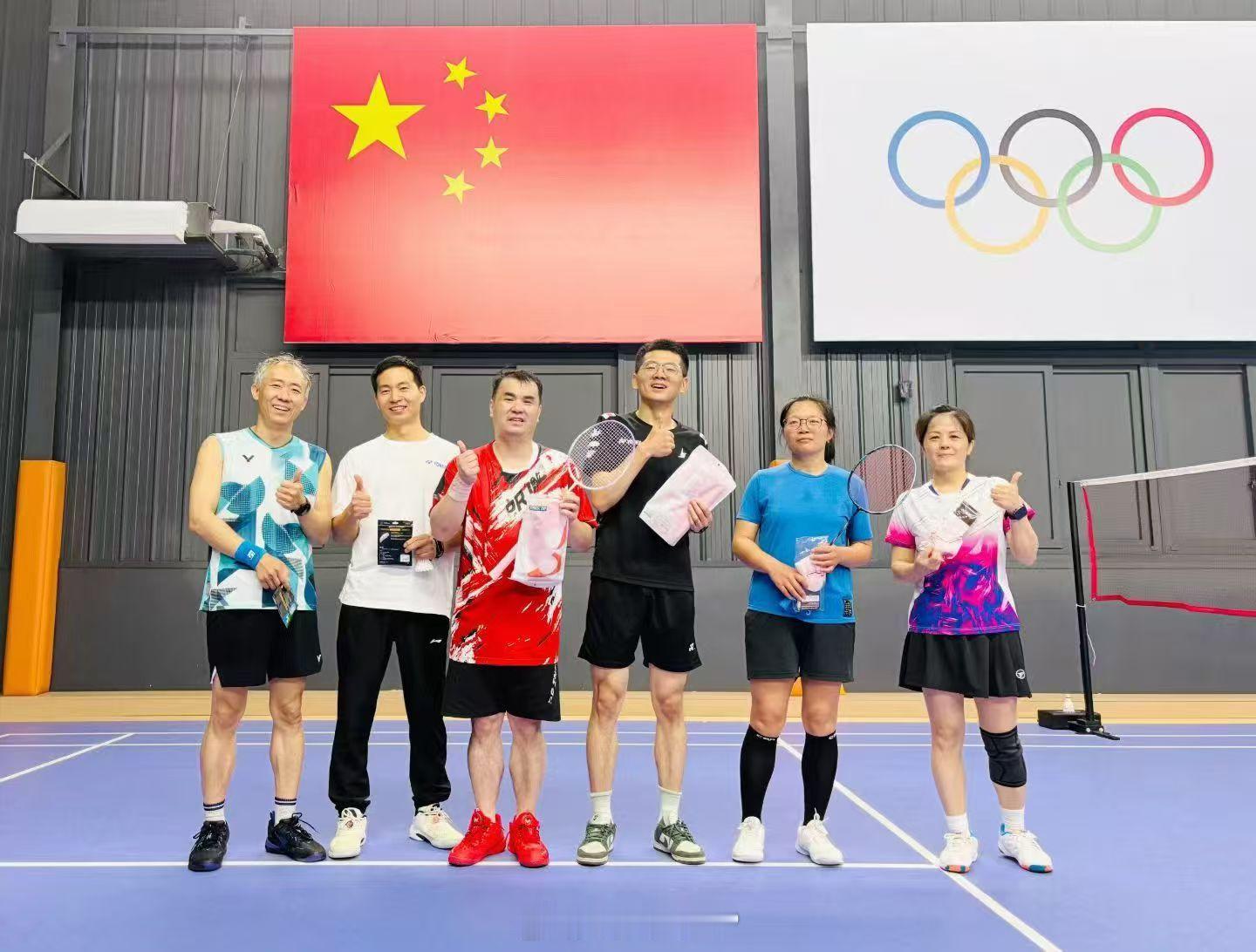 拿了俱乐部迎五一球赛的冠军虽然奖品是条毛巾，虽然是抱的大腿，虽然大部分都是混双，