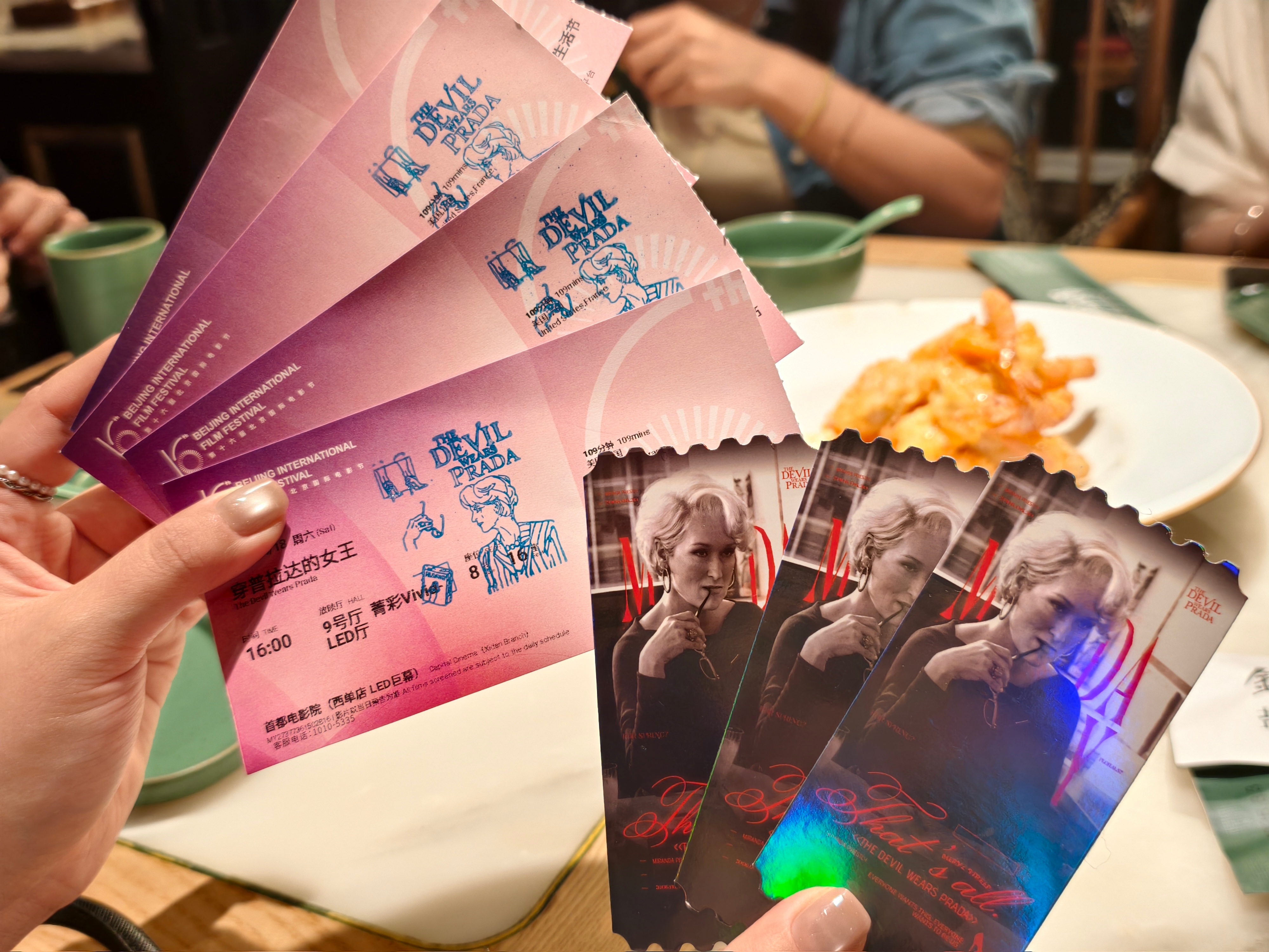 团建打卡，米兰达好迷人 我一辈子是米兰达的🐶。今天发物料的时候，遇到位姐应该五