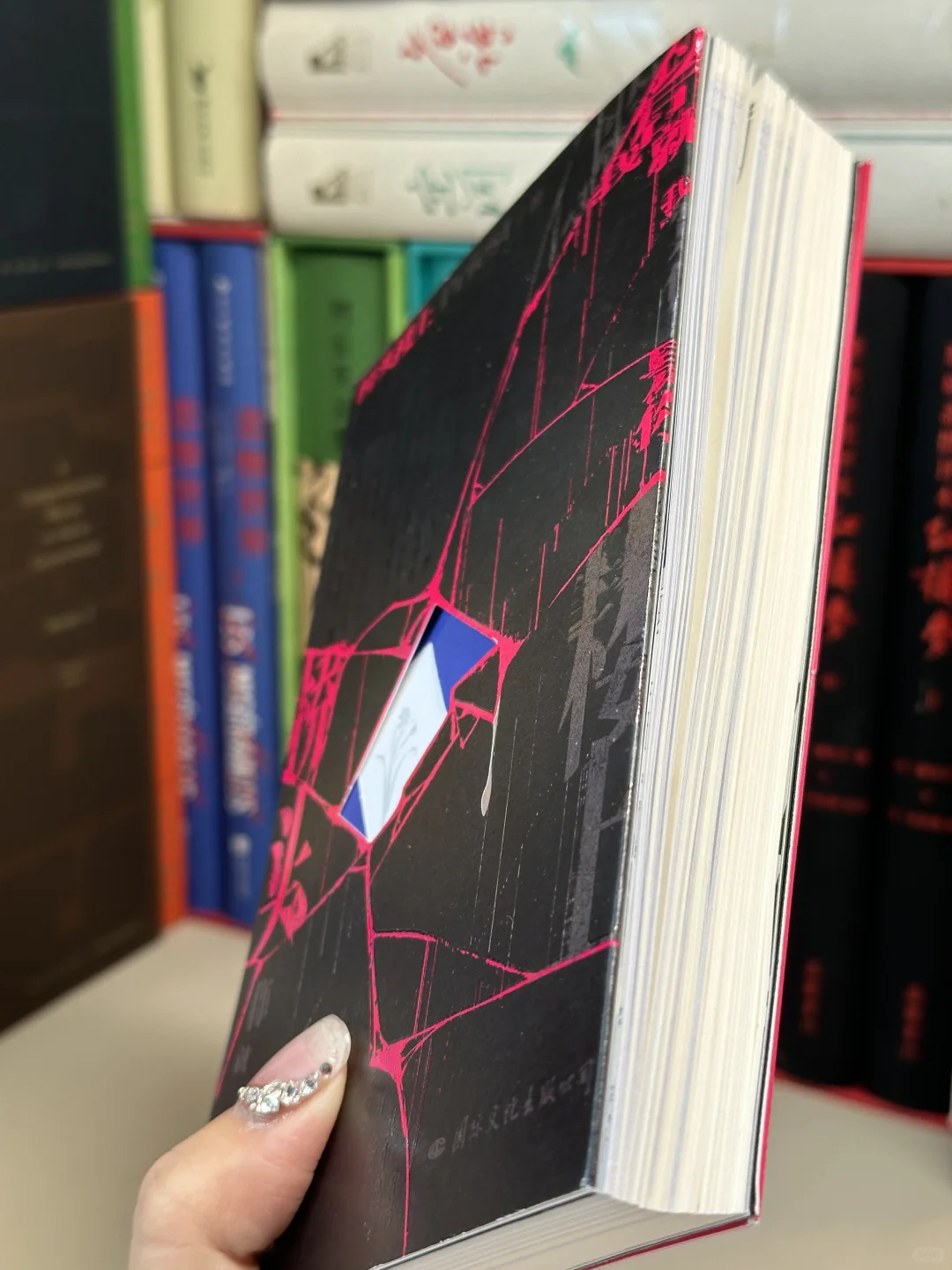 真诚建议⚠️千万不要在晚上看这本书！！！