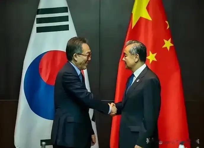 中韩关系回暖背后：免签、文旅合作与“实用外交”的博弈
 
最近，韩国总统李在明的