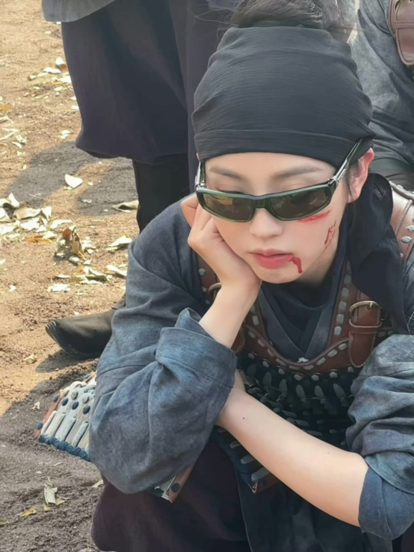 田曦薇小兵live图田曦薇樊长玉古装戴墨镜 田曦薇樊长玉古装戴墨镜，小兵太可爱了
