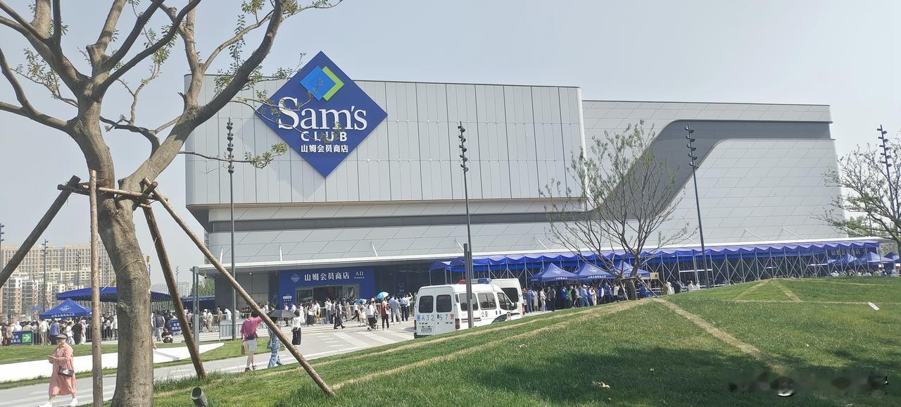 我也崇洋媚外了，是济南高新凤凰路的山姆大叔店！