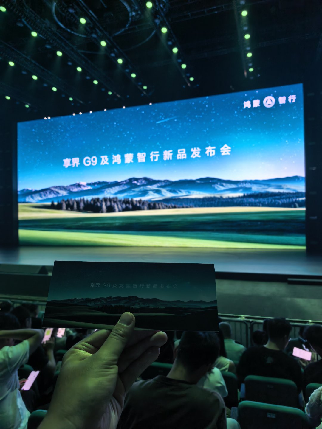 鸿蒙智行五界现在车也不少了，累计销量 150 万了。 差异化的产品开始涌现，这不