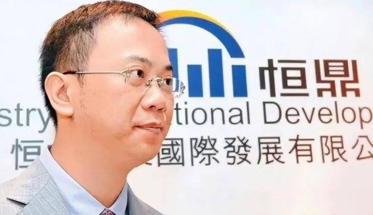 突发！前南充首富、恒鼎董事会主席鲜扬去世，终年51岁，身价百亿。

鲜扬是四川南