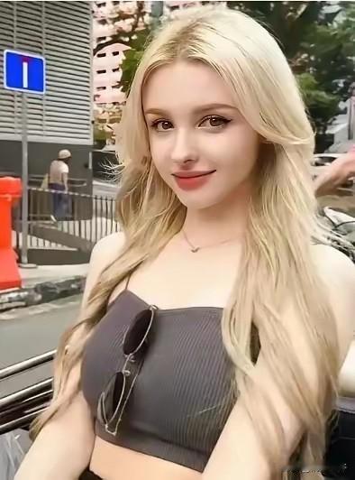 乌克兰现在最大的问题，不是战后重建，而是乌克兰的女人将来该怎么办？
​现在一提到