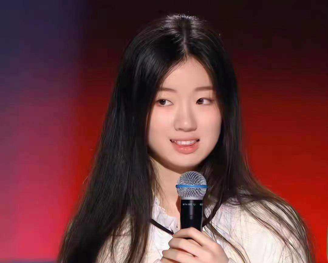 单依纯演唱会唱李荣浩的《李白》，而且还是未经李荣浩的同意下并且门票还比李荣浩演唱