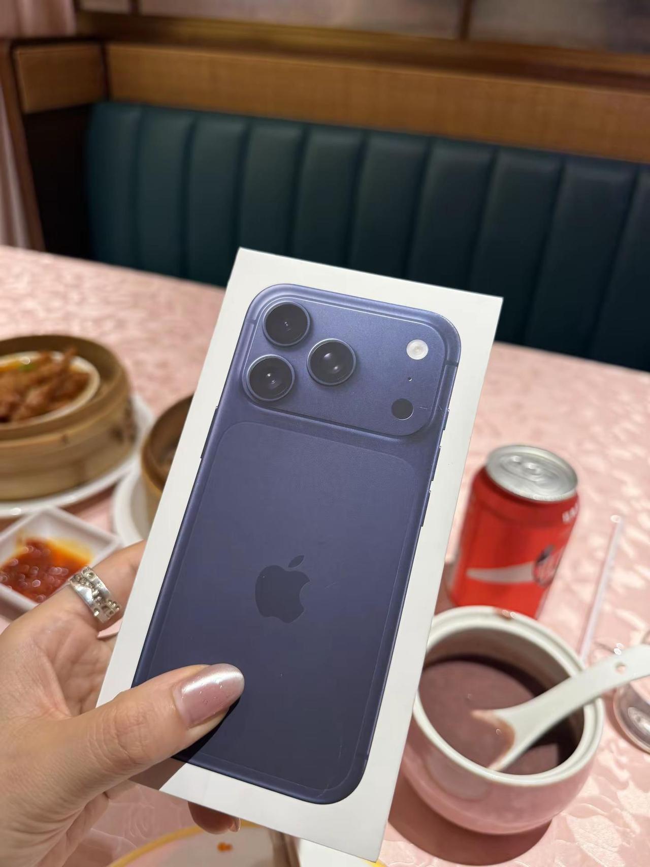 老公给我买手机 我给老公521 新iphone到手