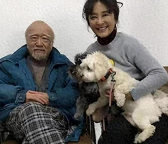 钱再多有什么用？79岁李保田近况曝光，住处杂乱，喝10元桶装水。
 
麻烦看官老