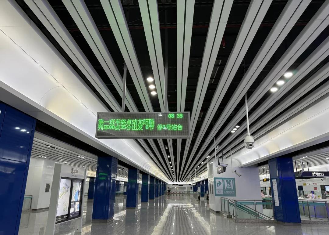 上海临港滴水湖｜显示的方法改变了？
地铁的显示屏，需要进一步改善。
今天休诊，去