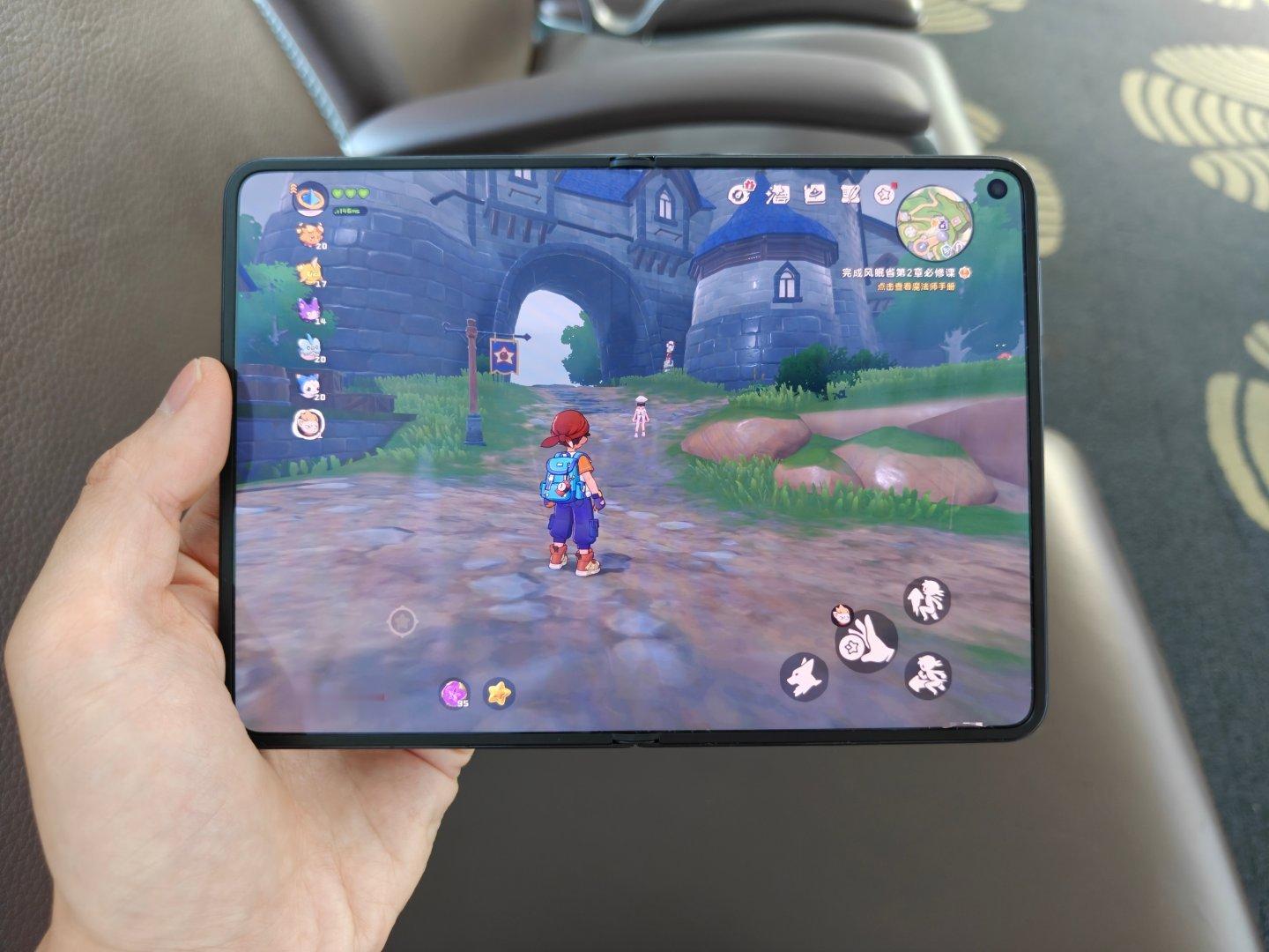 Pura X Max 这个比例是真好，随时兜里掏出个比例正常的 mini 平板好