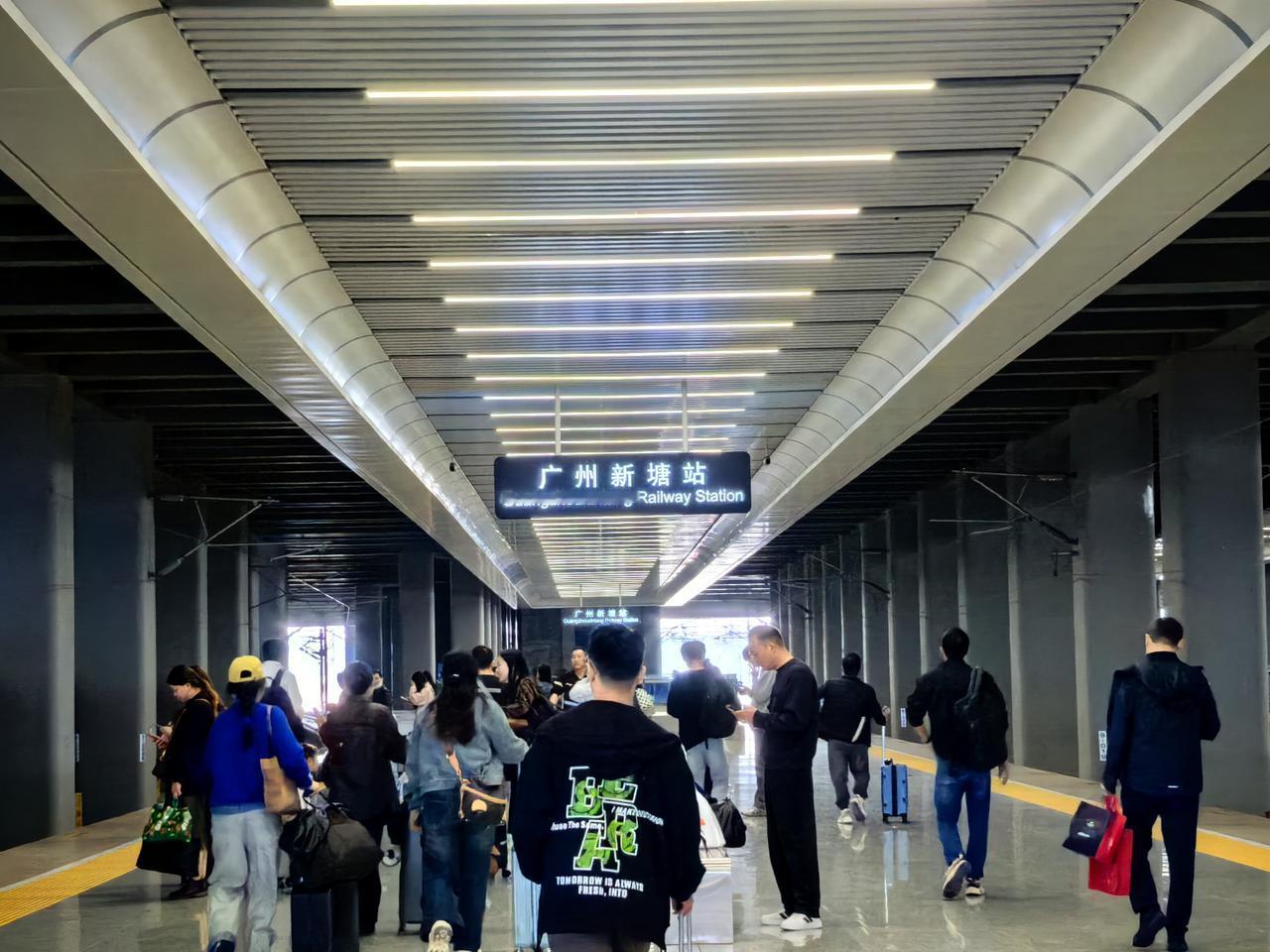 广州新塘站是广州东部最大的铁路枢纽。最近我外出，去东莞，去深圳，去惠州，去汕尾，