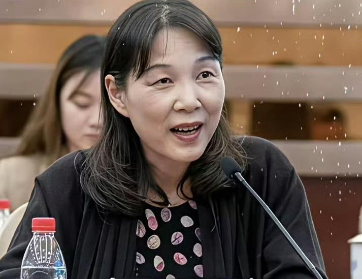 宗庆后也太抠门了，一千多亿家产，才分给海外3子150亿。

他的四个孩子应该平分