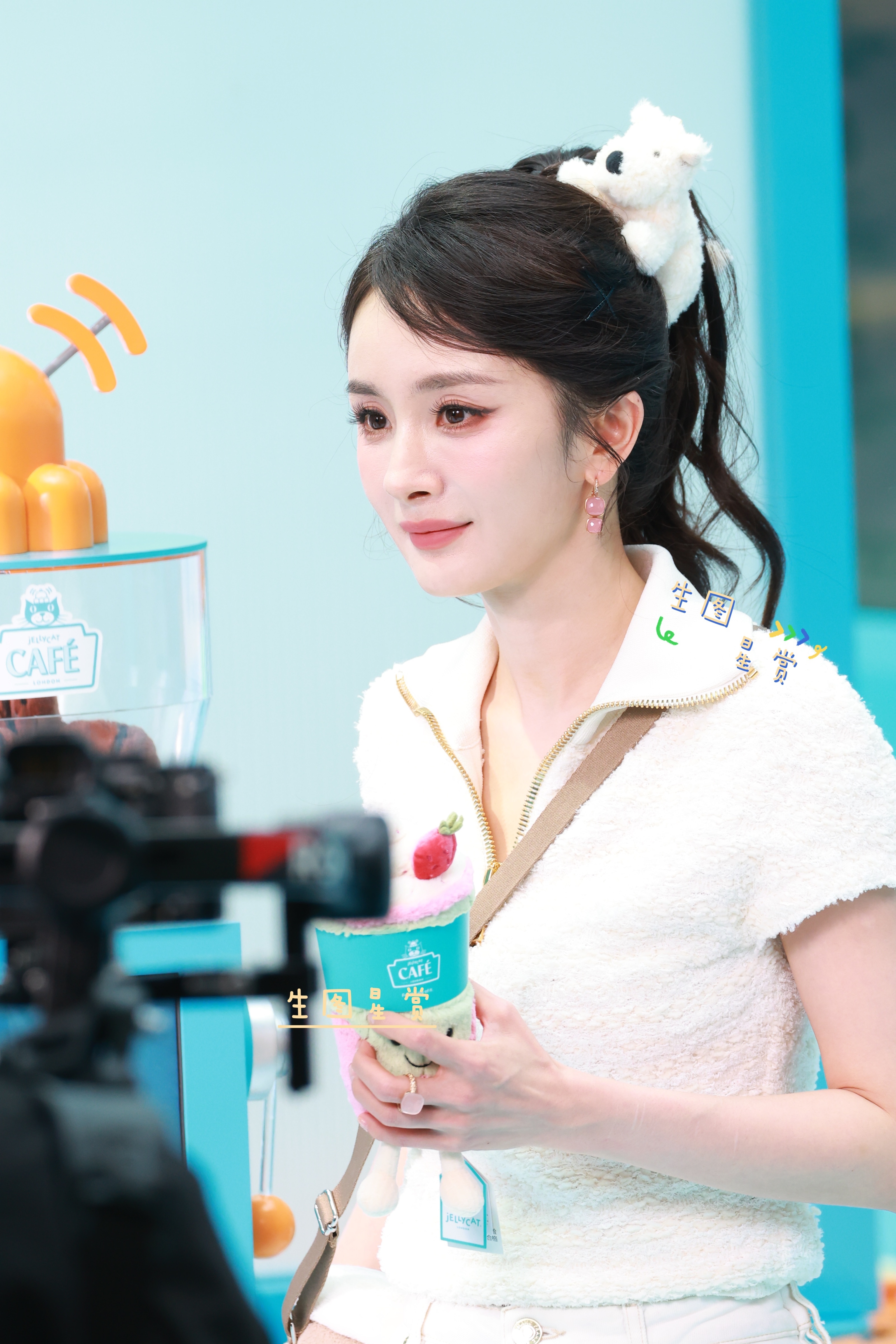 杨幂上海品牌一日店长生图，是青春洋溢的幂少女🐝🫧杨幂[超话] ​​​