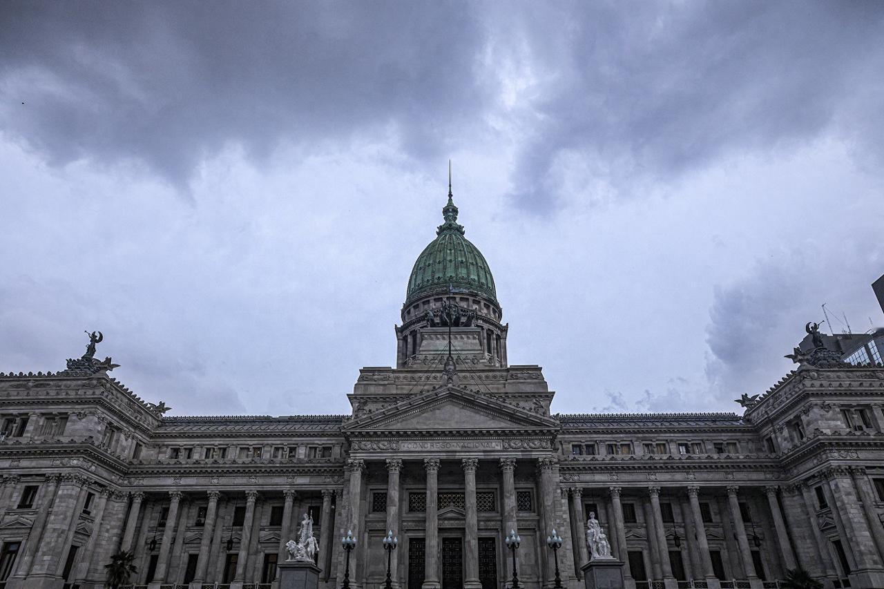 当地时间10月8日，阿根廷众议院通过一项新法案，核心内容是限制总统颁布紧急行政命